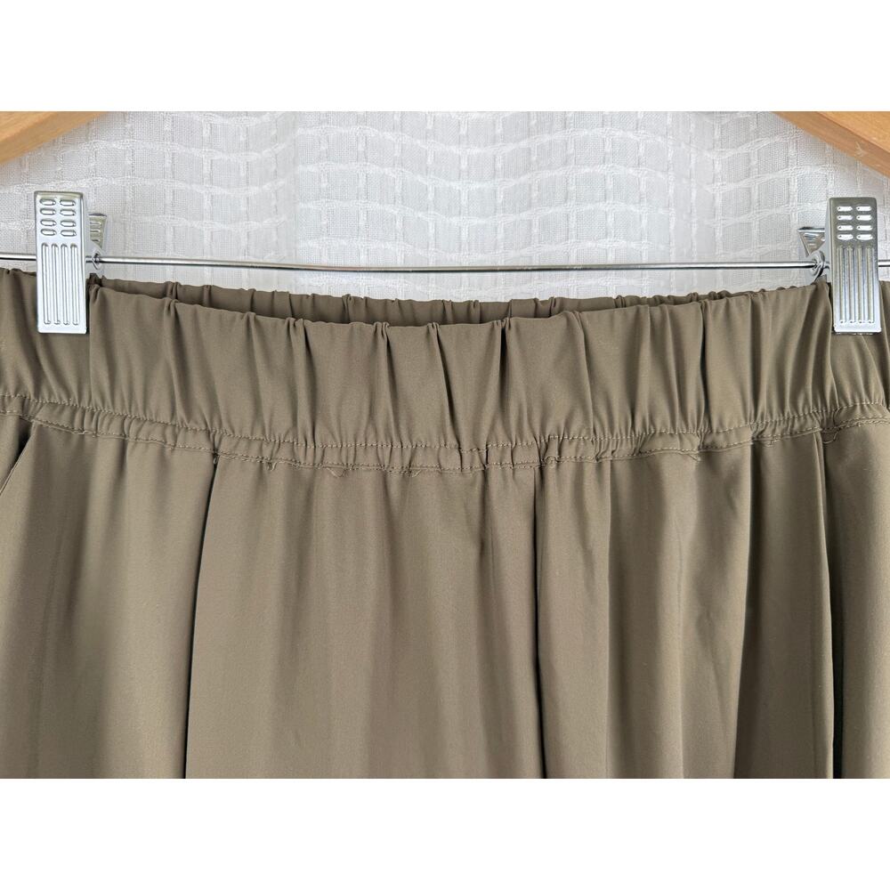 Cropped Wide-Leg Utility Pants in Olive - Picture 5 of 7